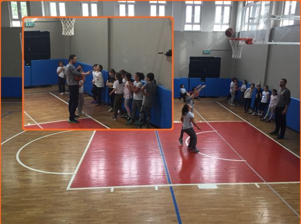 Basketbol Kız Takımının Antrenmanından Renkli Kareler